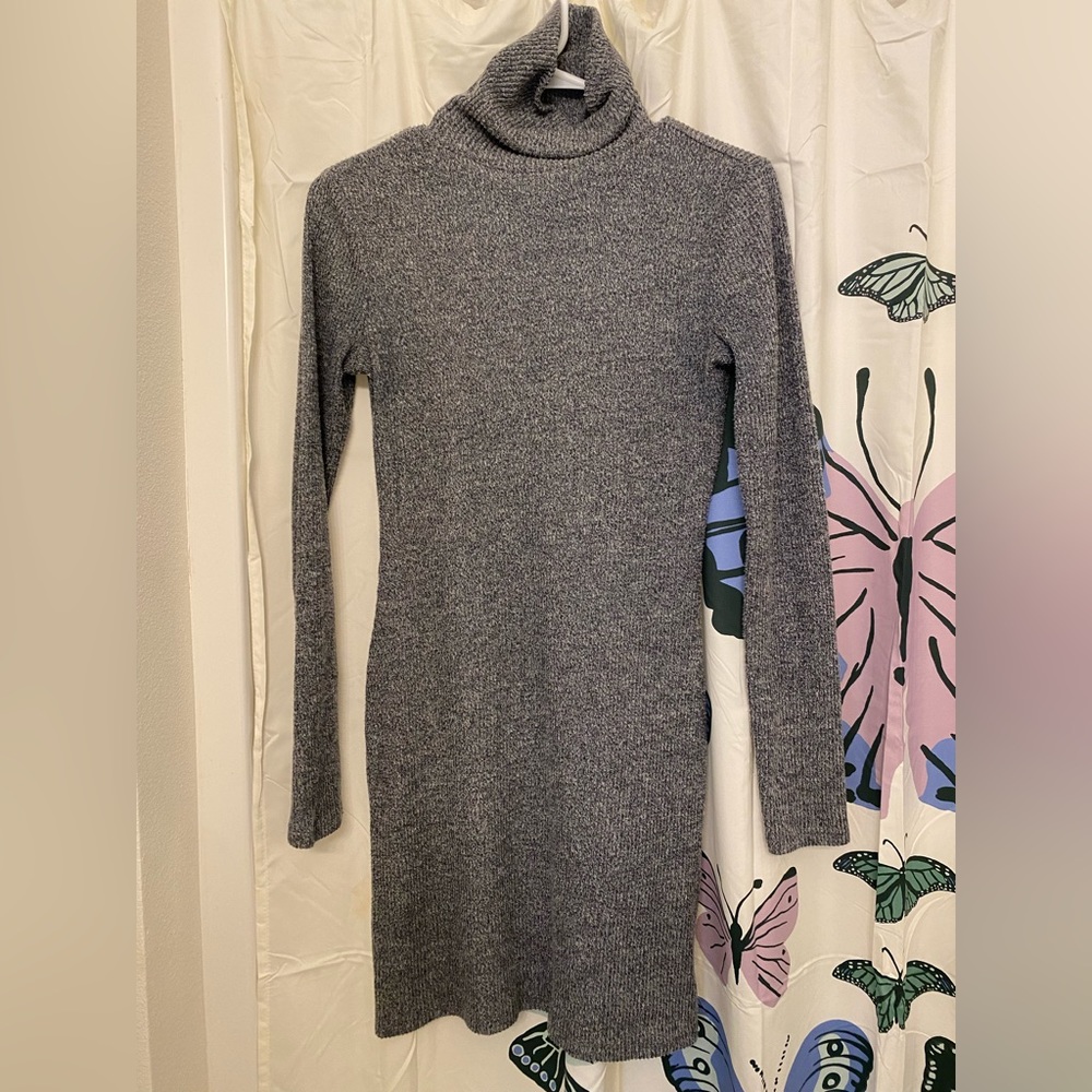 From So. Size S, light gray color with a bit of dark gray